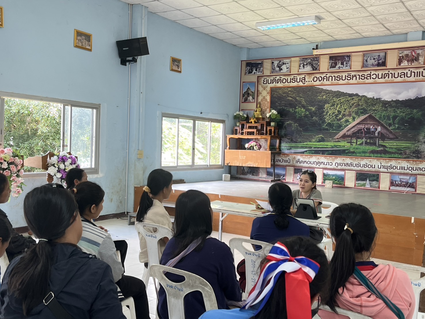 สำนักงานพัฒนาชุมชนอำเภอแม่สะเรียงดำเนินการจัดประชุมคัดเลือกคณะกรรมการพัฒนาสตรีตำบล(กพสต.)ตำบลป่าแป๋