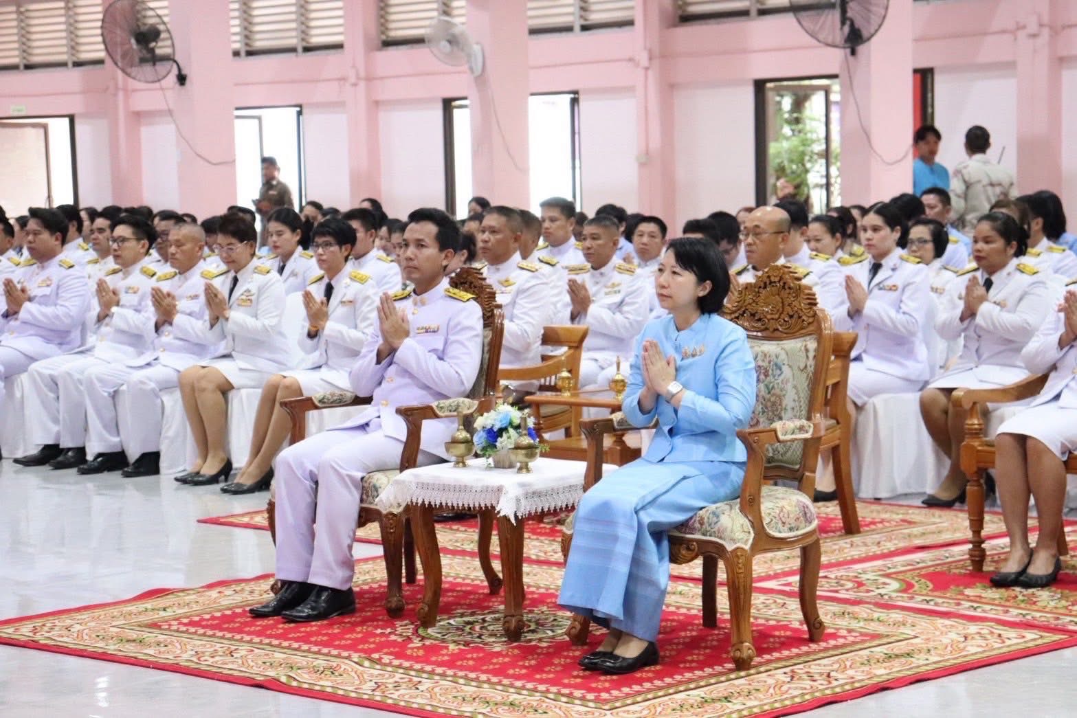 สำนักงานพัฒนาชุมชนอำเภอแม่สะเรียง ร่วมพิธีเจริญพระพุทธมนต์ และทำบุญตักบาตร ถวายพระราชกุศลเฉลิมพระเกียรติสมเด็จพระนางเจ้าสิริกิติ์ พระบรมราชินีนาถ พระบรมราชชนนีพันปีหลวง เนื่องในโอกาสวันเฉลิมพระชนมพรรษา 12 สิงหาคม 2568