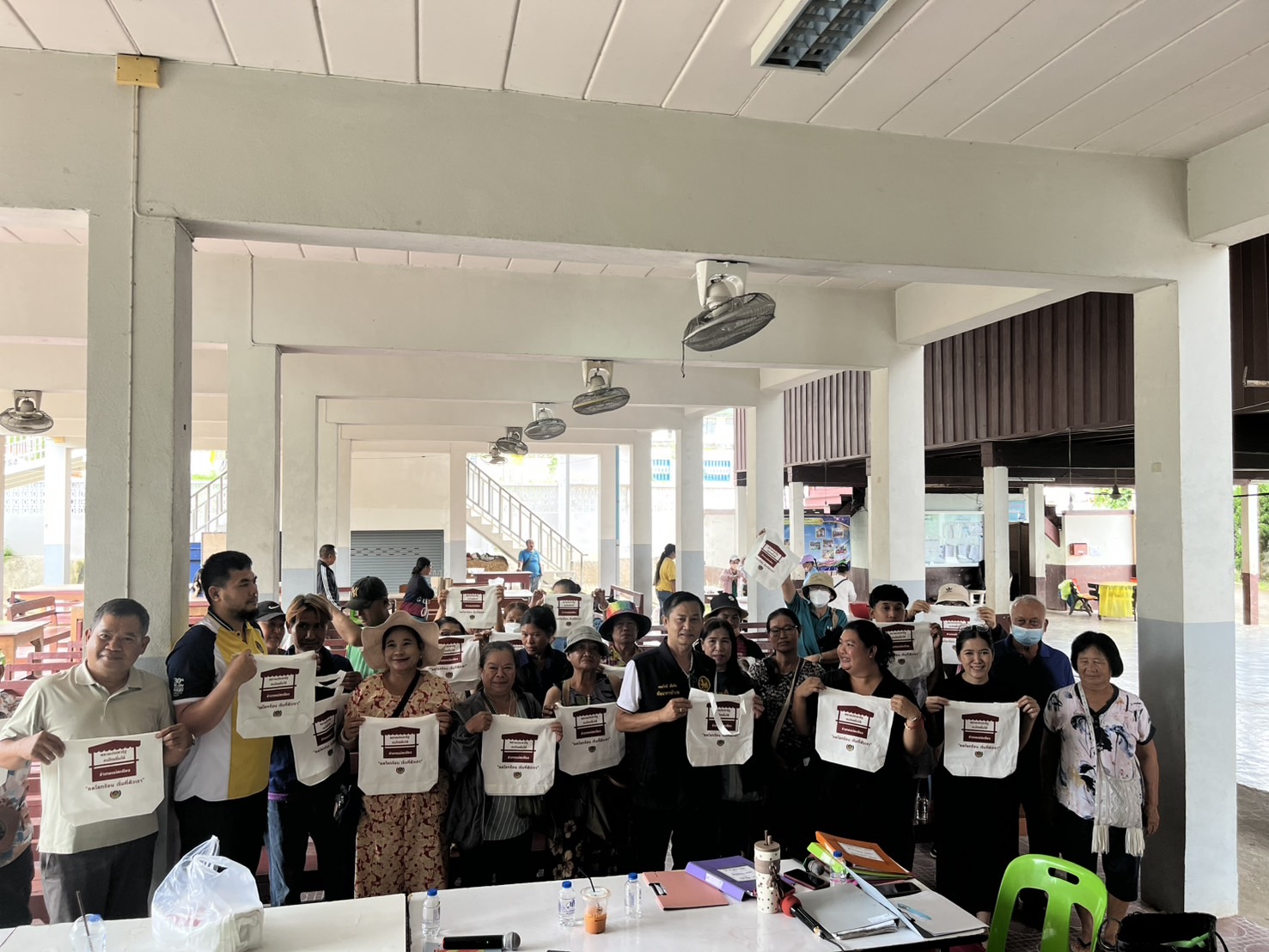 สำนักงานพัฒนาชุมชนอำเภอแม่สะเรียง ร่วมประชุมผู้ประกอบการตลาดประชารัฐคนไทยยิ้มได้